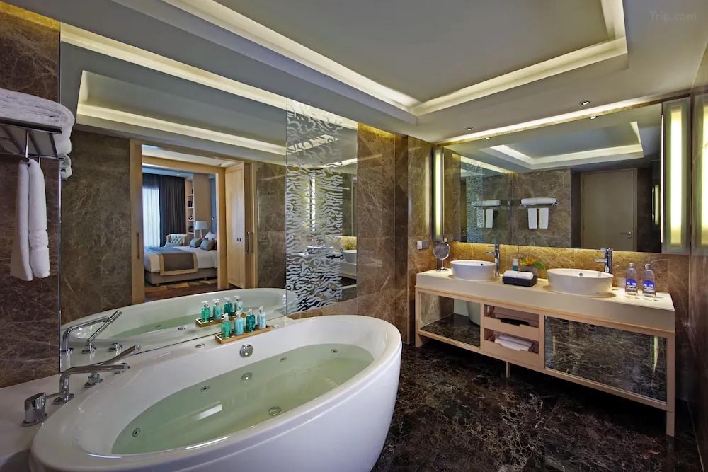 Amari BangkokHotel Logo